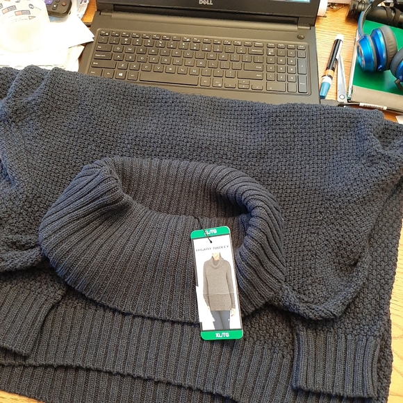 Ladies clothing - Picture 7 of 9